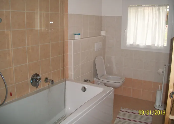 לינה וארוחת בוקר Sibi ליירנה